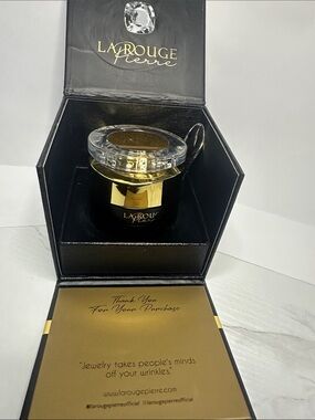 Women's Skincare Mask - Gold & Black